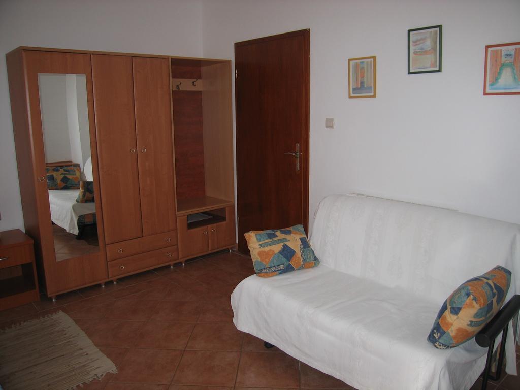 Studio Max With Parking Rovinj Exterior photo